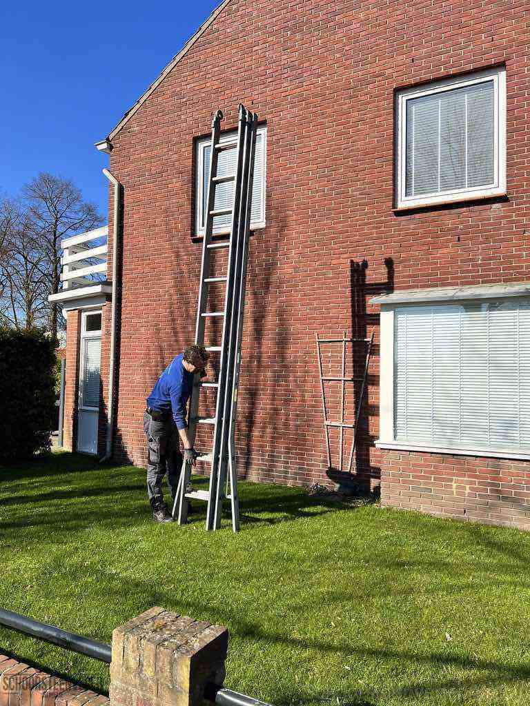 Almelo schoorsteenveger huis ladder